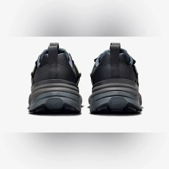 Nike Black and Gray Gore-Tex Sneakers - Picture 5 of 8